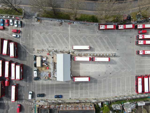 Sitio de prueba del garaje de autobuses de Londres para generar electricidad.