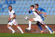 Inglaterra separa a dos jugadores del equipo tras ingresar a unas jóvenes al hotel de concentración en Islandia