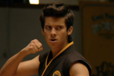 Actor de Cobra Kai, Xolo Mariduena posa con la playera del TRI y revela que su abuelo jugó con la Selección Mexicana