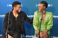 Lupita Nyong’o rinde homenaje a su coprotagonista, Chadwick Boseman