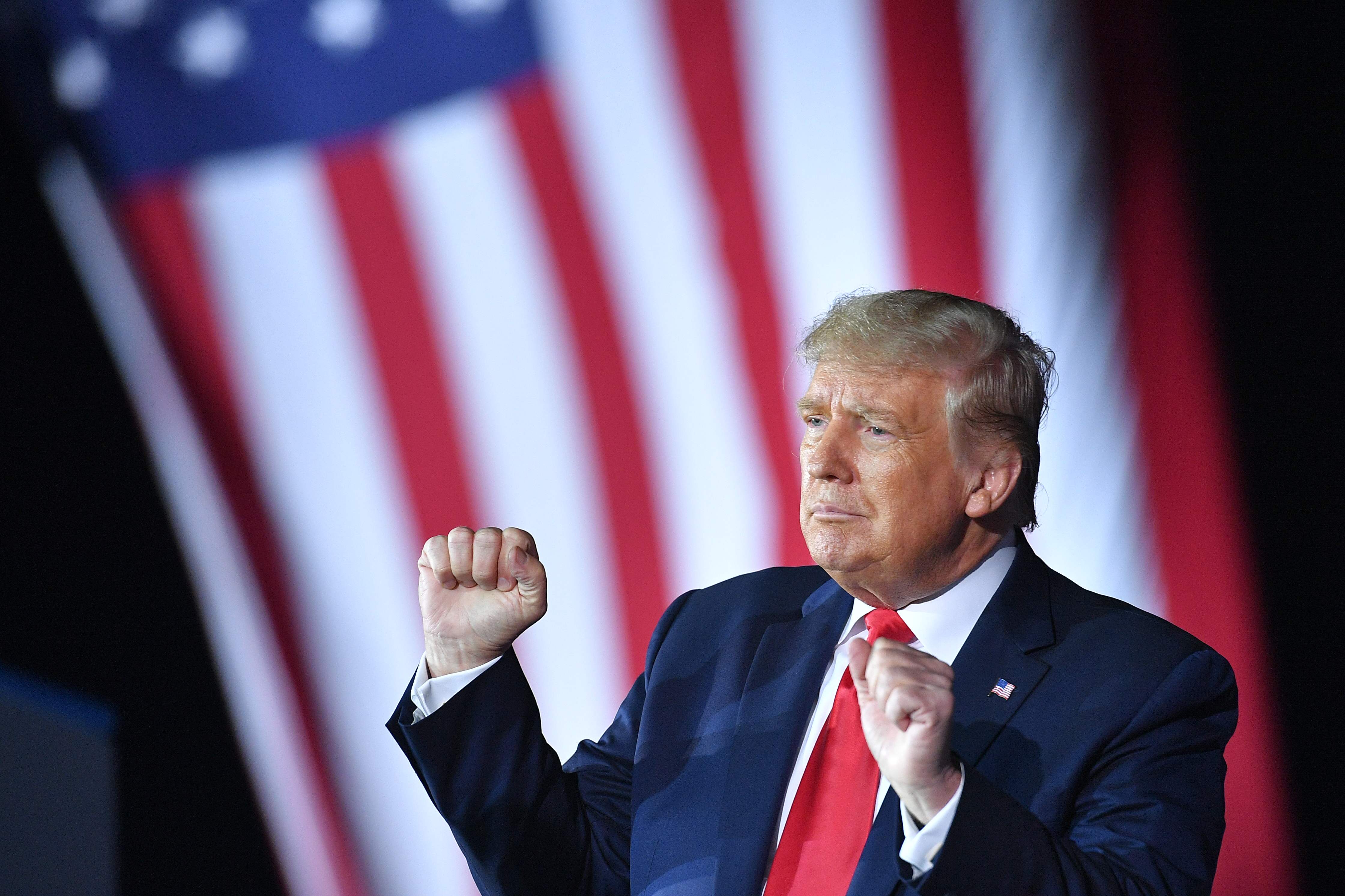 Trump elogia el “sacrificio supremo” de los caídos en guerra durante la ceremonia del 11 de septiembre, días después de ser acusado de llamarlos “tontos” y “perdedores”