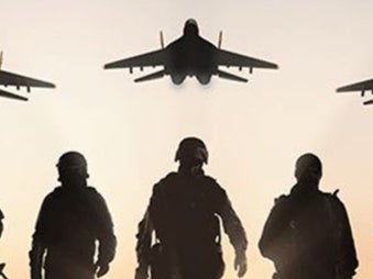 Grupo de recaudación de fondos de Trump es criticado por anuncio patriótico en donde aparecen aviones de combate rusos