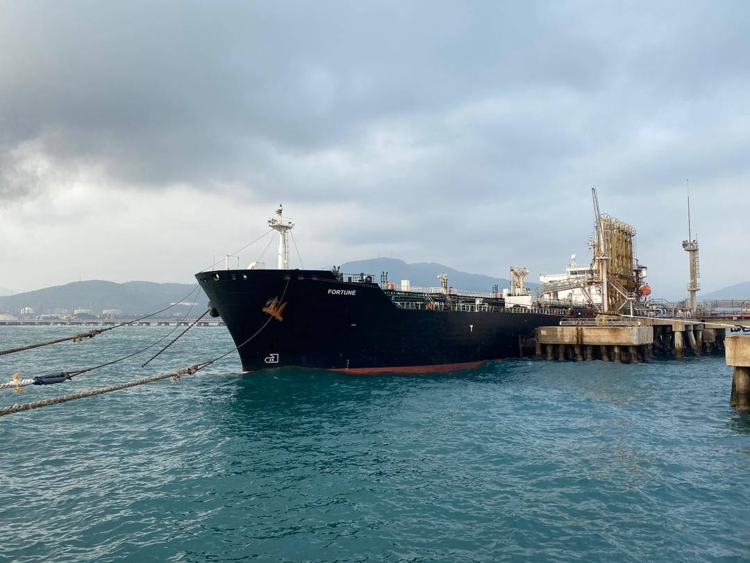 El petrolero iraní Fortune atraca en Puerto Cabello (Venezuela)