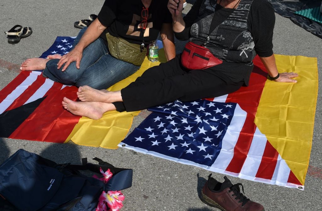 Mujer estadounidense podría enfrentar hasta 10 años de prisión por propagar el coronavirus en Alemania