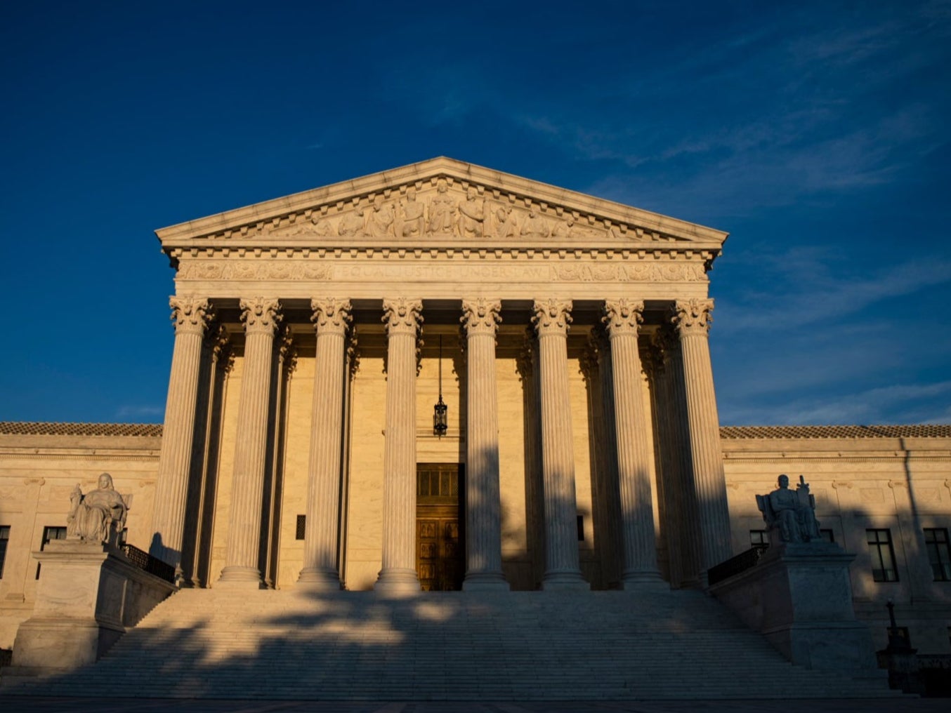 Trump reta a Nancy Pelosi a que lo enjuicie nuevamente para retrasar la elección del nuevo juez de la Suprema Corte