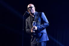 Eddie Murphy no cree que este sea el momento adecuado para hacer “comentarios cómicos”