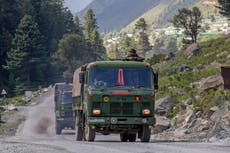 Comandantes de India y China hablan para poner fin al enfrentamiento fronterizo