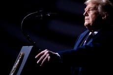 Trump se burla del último deseo de Ruth Bader Ginsburg y afirma que fue inventado por ‘Pelosi o Schumer’
