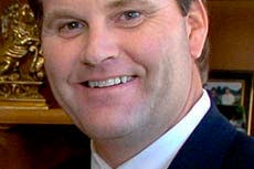 Detienen a cómplice de la estafa de admisiones de la universidad de California