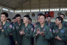 La presidenta de Taiwán visita base militar tras demostración de fuerza china