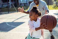 Los papás controlan las rabietas de sus hijos mejor que las mamás: encuesta