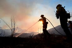 México envía 101 bomberos de sus brigadas a combatir incendios forestales en California