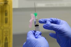 Reino Unido infectará personas con coronavirus para obtener una vacuna