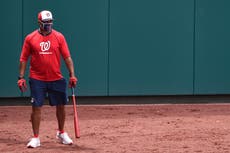 Nationals extienden el contrato de Dave Martínez