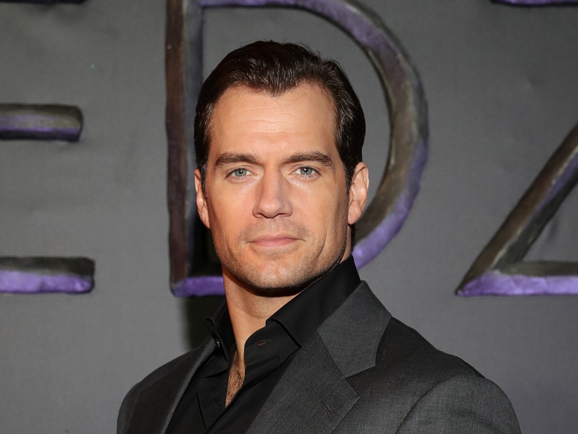 Henry Cavill, estrella de DC, afirma que le encantaría interpretar a James Bond