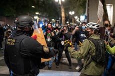 Policía detiene a manifestantes anti brutalidad policiaca en el centro de Portland