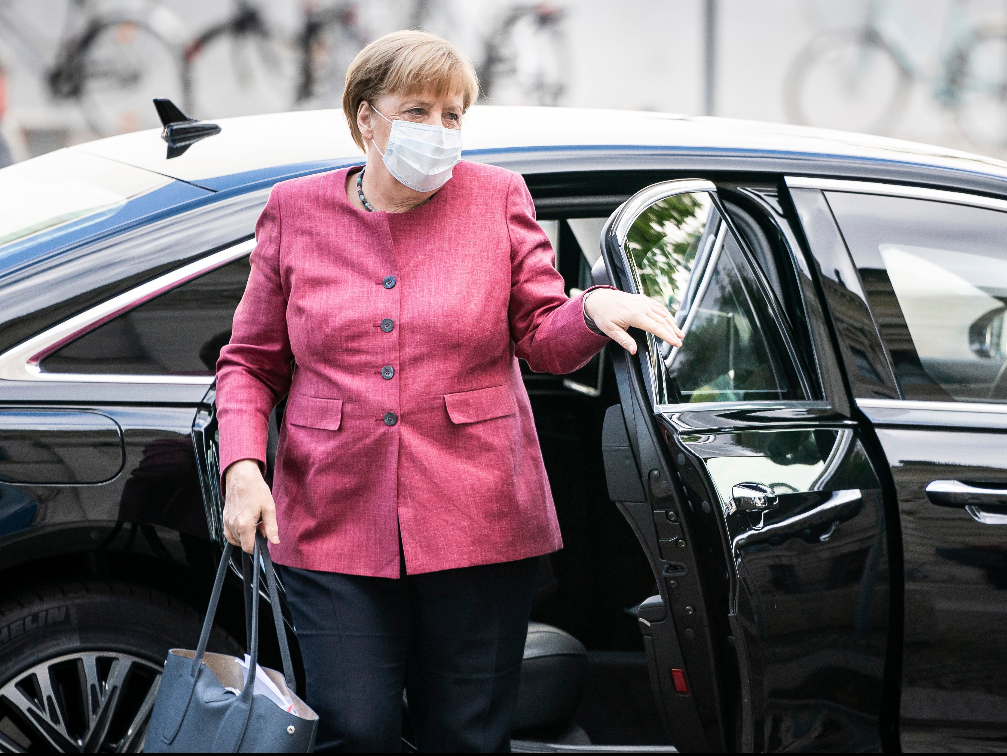 Angela Merkel asiste a una reunión en el Bundestag en Berlín.