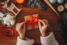 Supermercados Waitrose quitarán plásticos de su envoltorio navideño