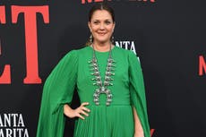 Drew Barrymore revela qué accesorio de su papel en ET aún conserva