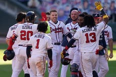 MLB: Los Bravos derrotan en 13 entradas a los Rojos en un histórico juego