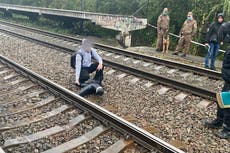Empleada de la embajada estadounidense muere mientras hacia ejercicio en Ucrania