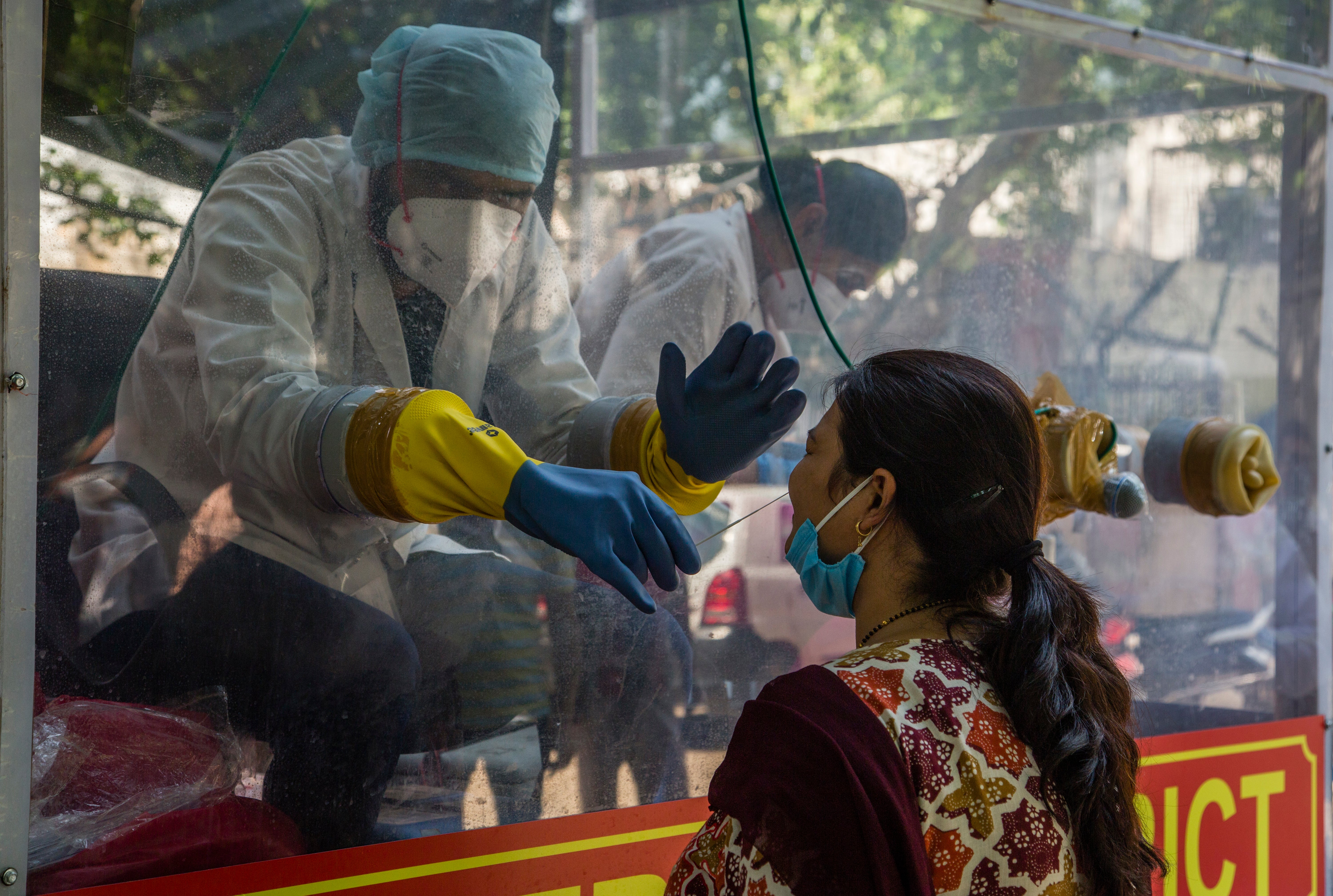 Las muertes causadas por el coronavirus en India se acercan a las 100.000