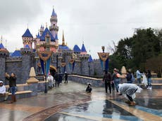 El nuevo paseo de Blancanieves en Disneyland atrae reacción violenta debido al beso “problemático”
