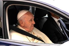 El Papa Francisco realiza su primera salida después del aislamiento 