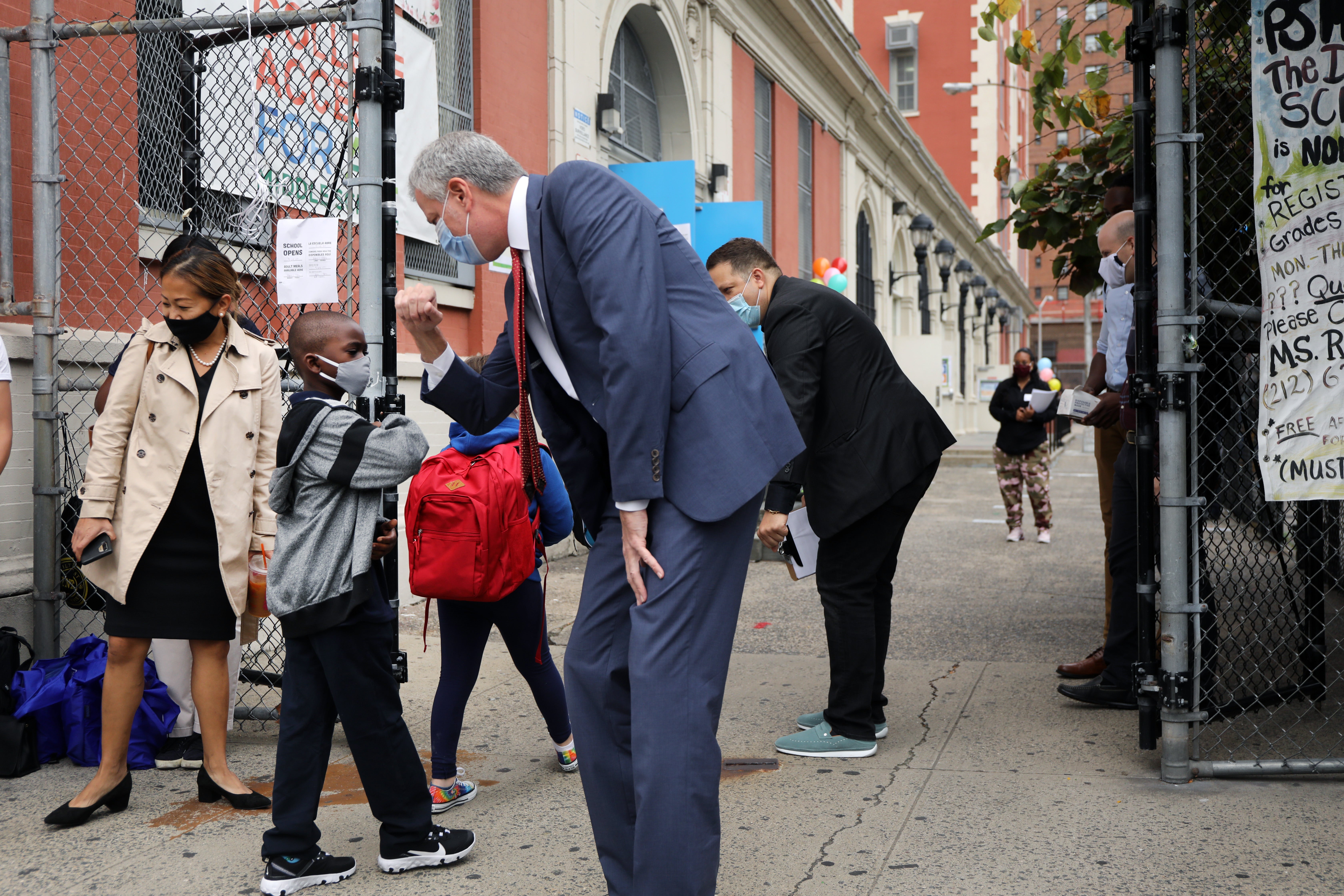 Los niños de las escuelas de la ciudad de Nueva York regresan a las clases presenciales.