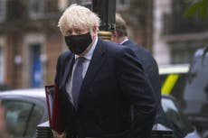 El Primer Ministro Boris Johnson defiende su manejo de la pandemia