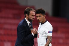 Inglaterra separa a tres jugadores por asistir a una fiesta el fin de semana