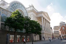 Royal Opera de Gran Bretaña venderá pintura de Hockney para recaudar fondos y mantenerse a flote