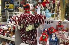 Compras navideñas se ven trastocadas también por la pandemia de coronavirus