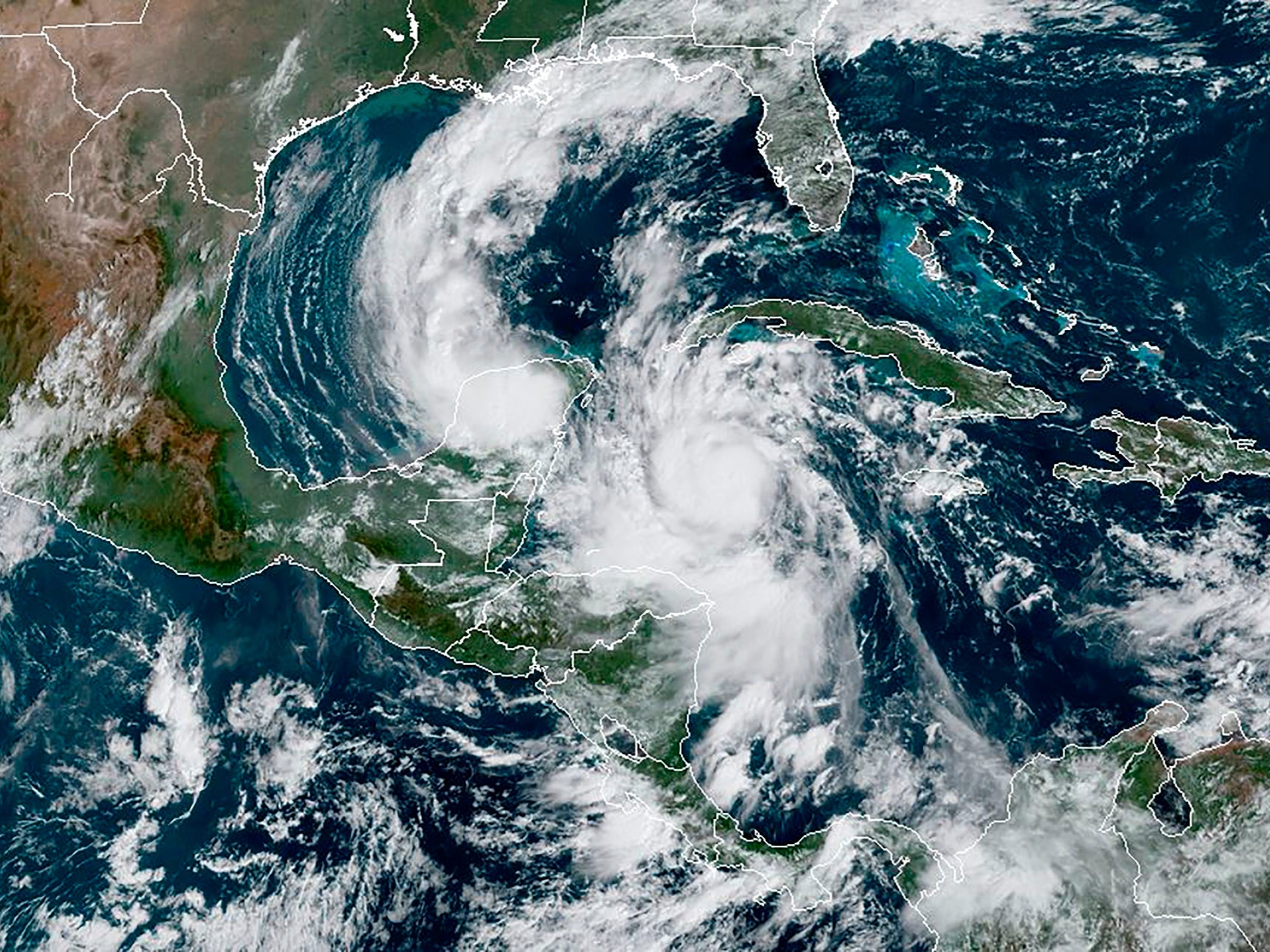 Imagen satelital muestra el huracán Delta moviéndose hacia el noroeste en el Caribe el 6 de octubre de 2020, a las 15:20 UTC