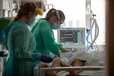 Médicos y enfermeras se enfrentan a la segunda ola de Covid en España