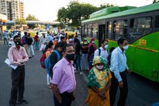 India suma 72.000 casos de coronavirus, impone normas para festivales