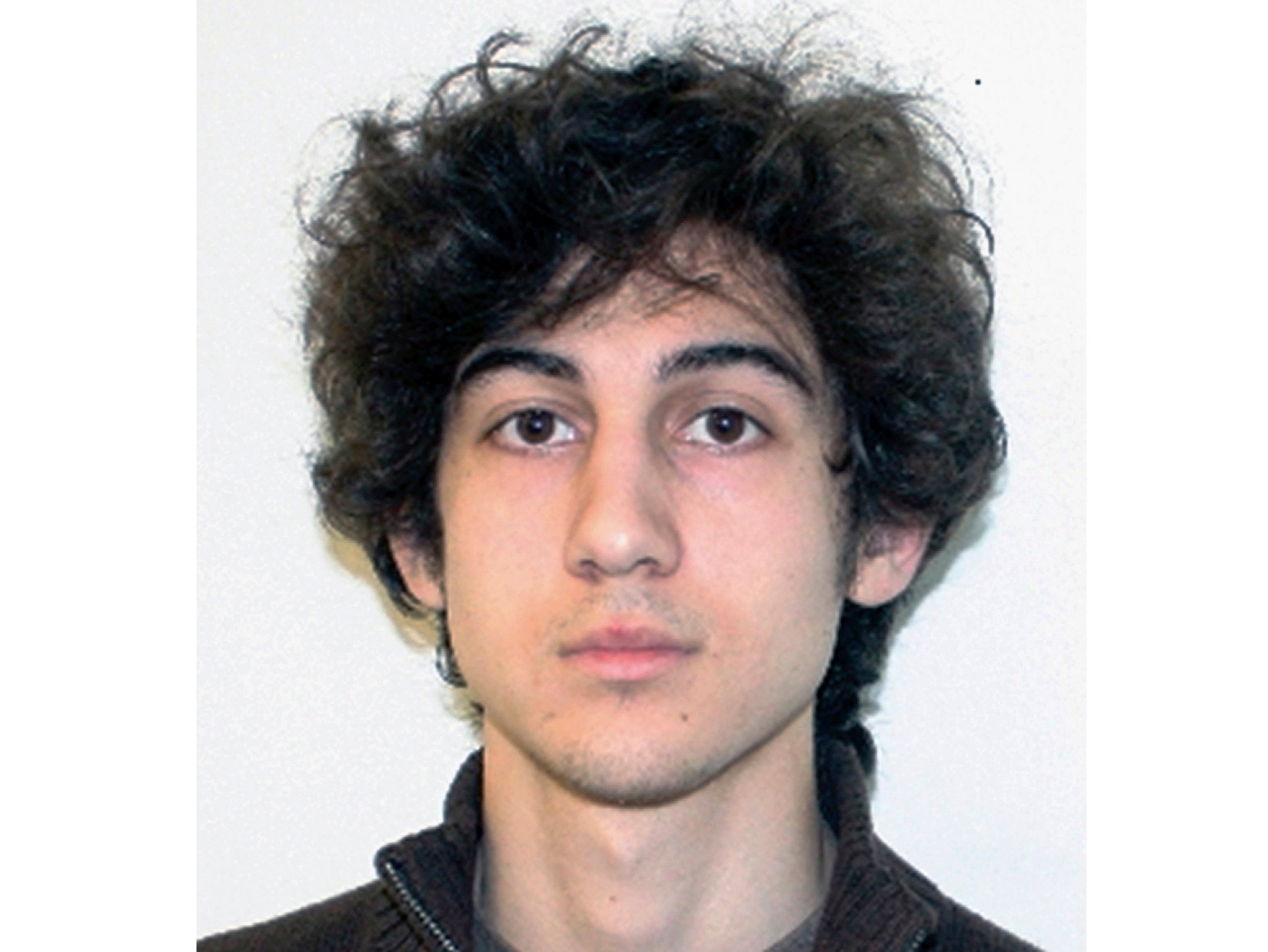 Esta foto de archivo publicada el 19 de abril de 2013 por la Oficina Federal de Investigaciones muestra a Dzhokhar Tsarnaev, declarado culpable y sentenciado a muerte por llevar a cabo el ataque con bomba en el Maratón de Boston del 15 de abril de 2013 que mató a tres personas e hirió a más de 260