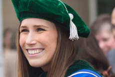 Doctora fallecida por Covid usó la misma mascarilla durante ‘semanas’