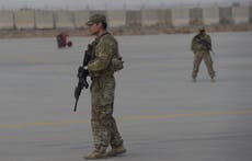 Trump dice a tropas en Afganistán que estarán ‘en casa para Navidad’