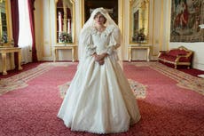 Diseñadora de Lady Di opina sobre versión de su vestido en The Crown