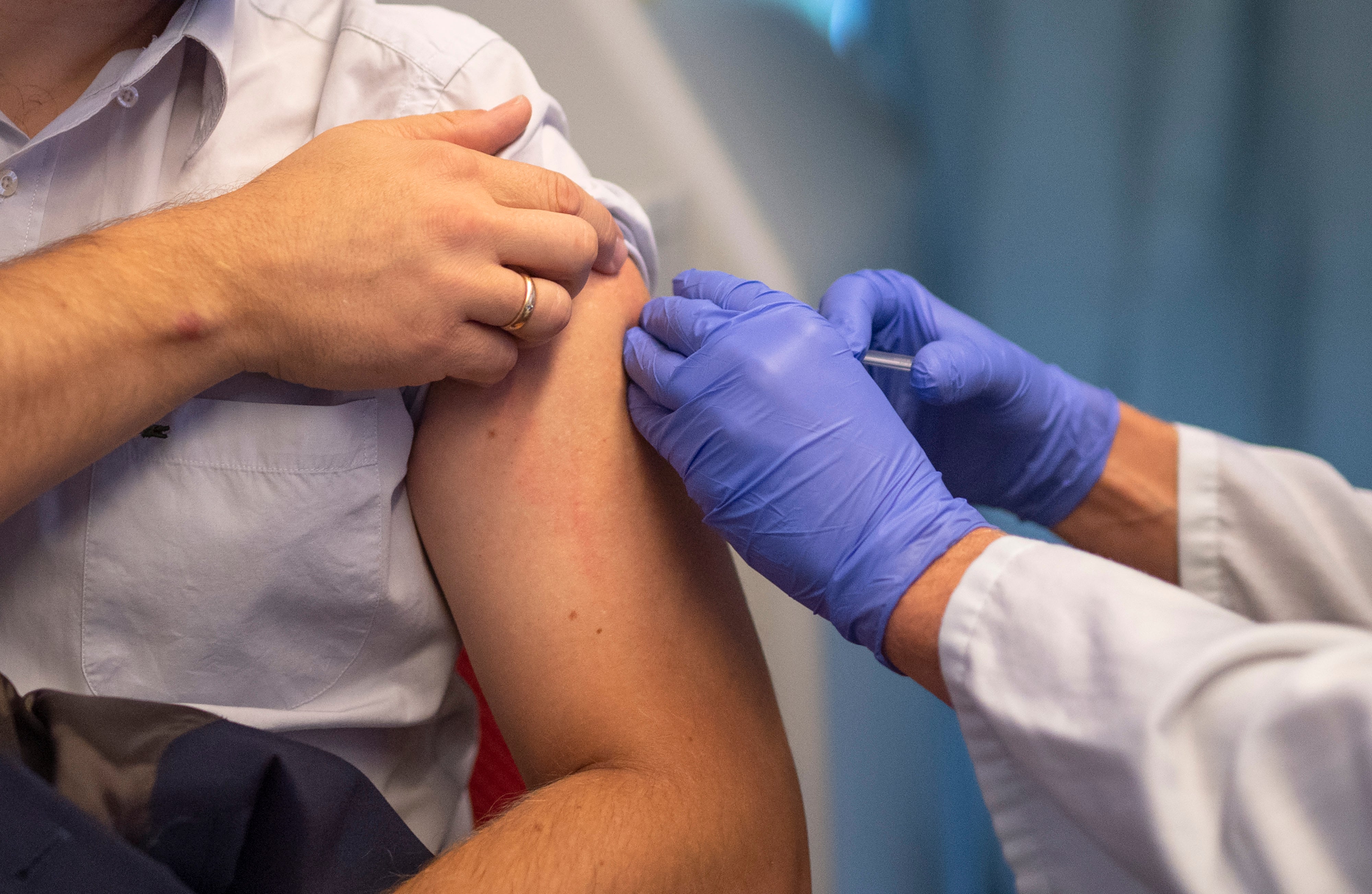 Diferentes vacunas se aplican en ensayos clínicos