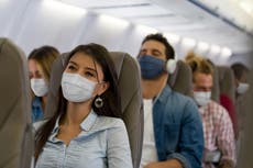 Las aerolíneas comienzan a exigir máscaras de mayor calidad para los pasajeros