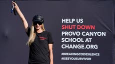 Paris Hilton organiza protesta y pide el cierre de internado en Utah por abusar de jóvenes