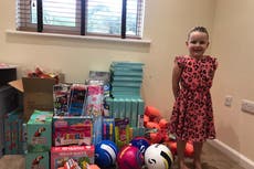 Niña prepara más de 200 regalos de Navidad para personas necesitadas