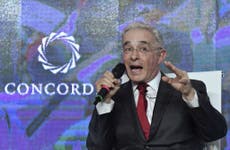 Álvaro Uribe queda en libertad tras arresto domiciliario