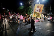 Miles de personas se reúnen para protestar contra Benjamin Netanyahu