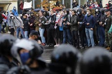 Decenas de detenidos en décimo domingo de protestas en Bielorrusia