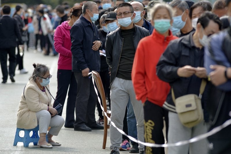Las autoridades investigan la fuente de contagio de ocho pacientes en el Hospital Municipal del Tórax de Qingdao y un familiar.