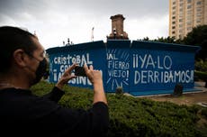 México festeja el Día de la Raza con el retiro de un monumento a Cristóbal Colón