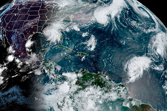 

Hasta el momento, la trayectoria de la tormenta no es muy
clara, pero el NHC no descarta un impacto directo en Bermudas

